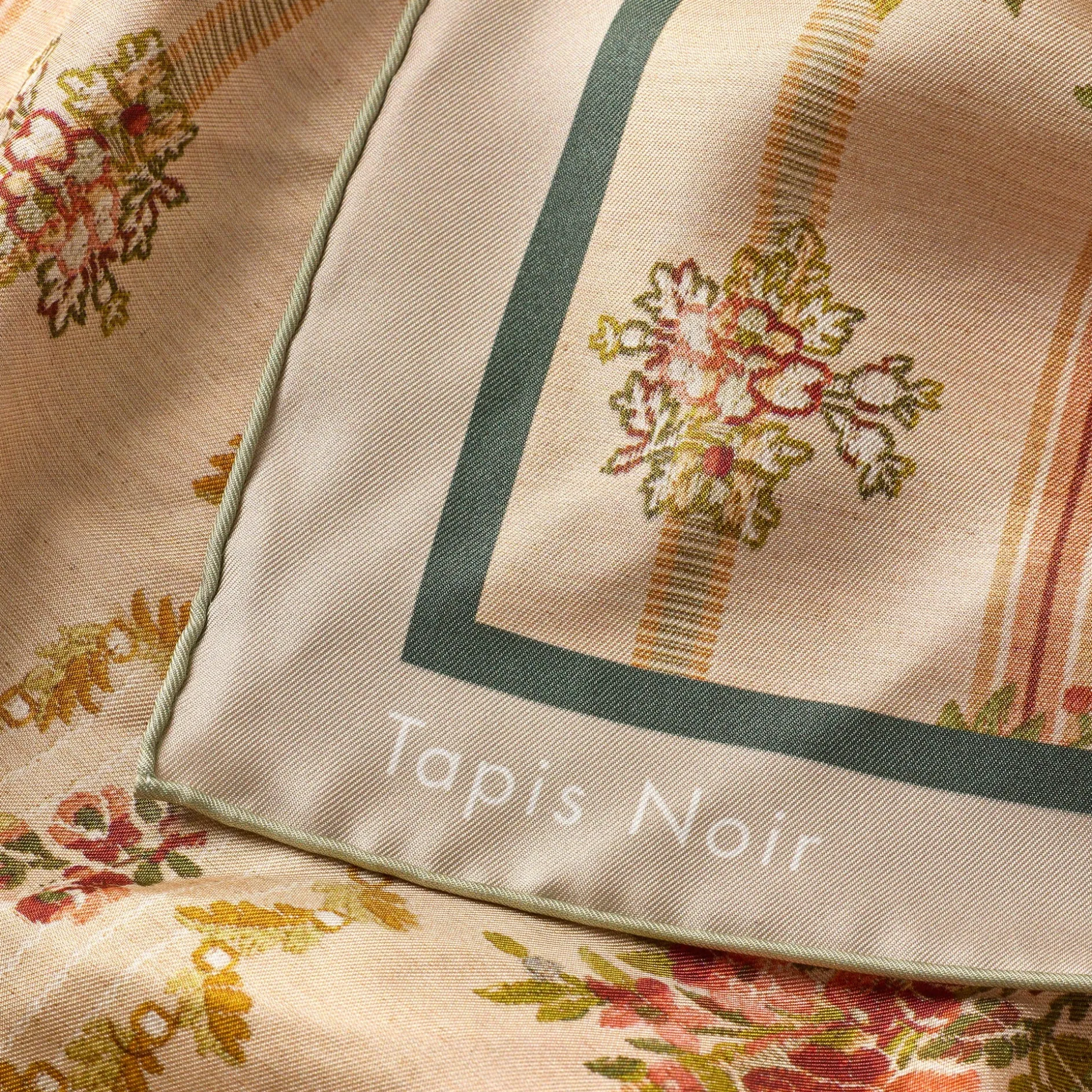 Tapis Noir Classical Pastel Stripe Scarf