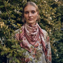 Tapis Noir Classical Red Toile Scarf