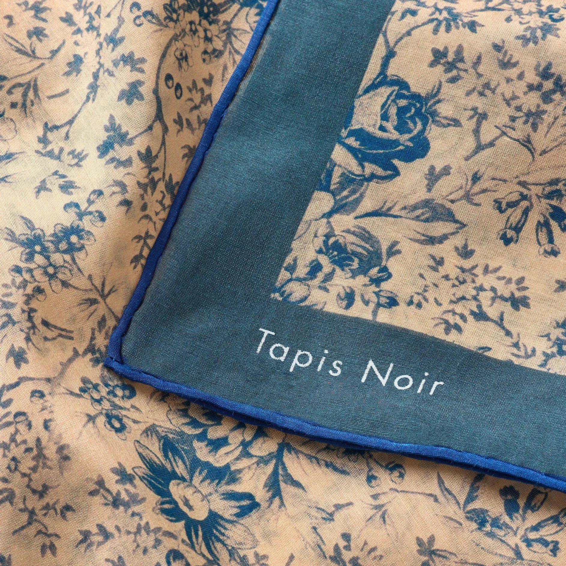 Tapis Noir Light Blue Stripe Scarf