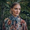 Tapis Noir Small Classical Blue Flower Scarf